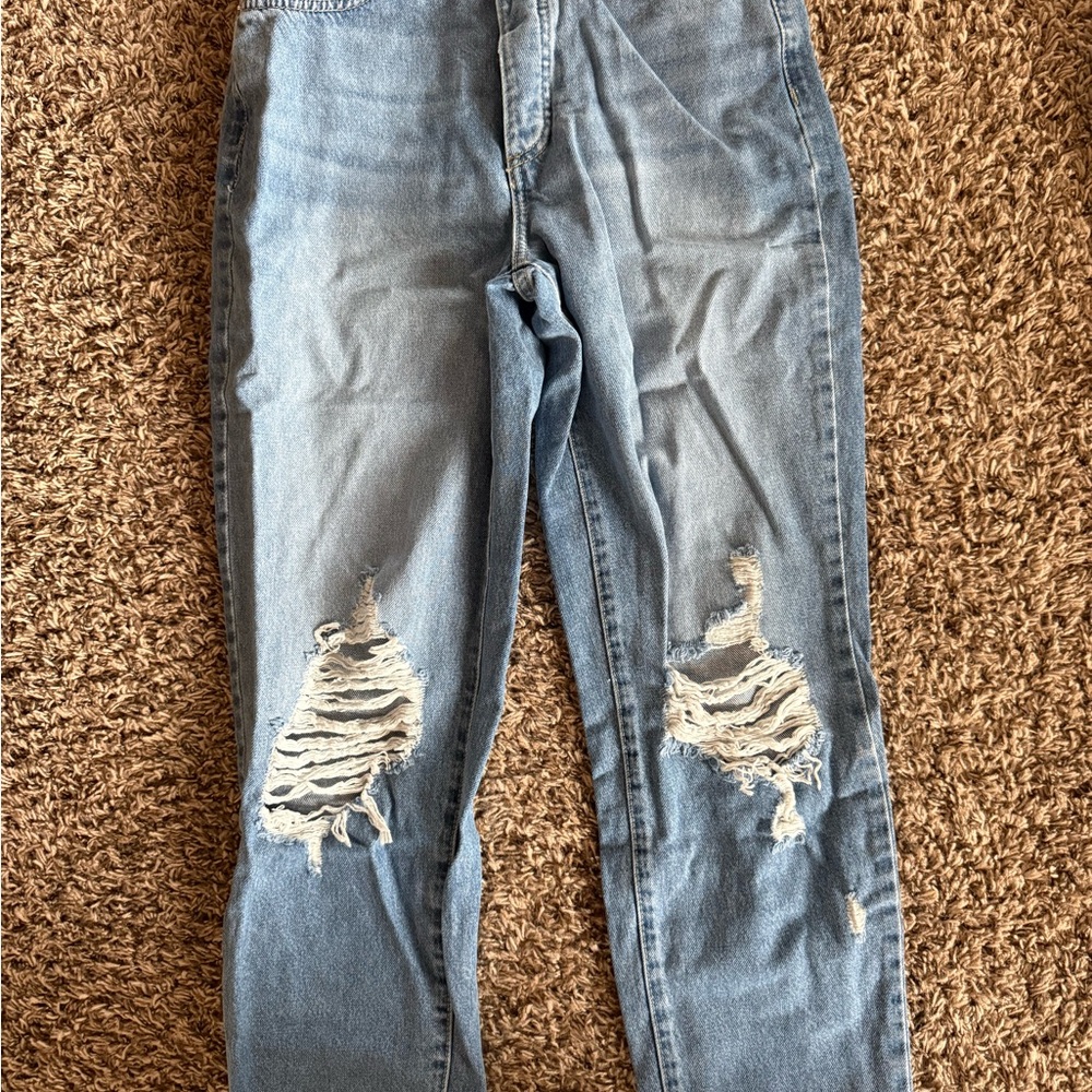 High-Waisted Distressed Straight-Leg Jeans – Light Wash